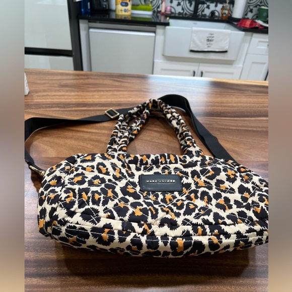 Marc Jacobs Handbags - Marc Jacob’s quilted crossbody tote